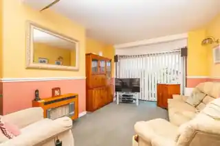 121 Seymour Avenue, photo 3