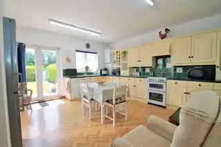 122 Cavendish Avenue, photo 3