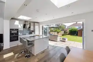 122 Chessington Avenue, photo 3