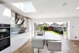 122 Chessington Avenue, photo 4