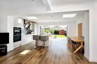 122 Chessington Avenue, photo 2