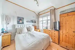 122 Maurice Avenue, photo 4