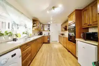 122 South Esk Road, photo 3