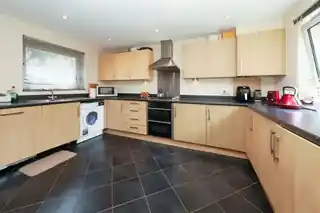 122 Wraysbury Drive, photo 4