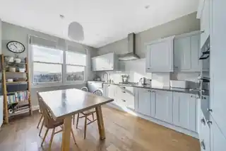 122C Drakefell Road, photo 3