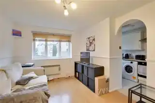 124 Armoury Road, photo 3