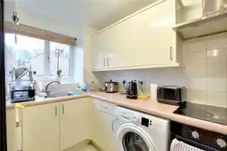 124 Armoury Road, photo 2