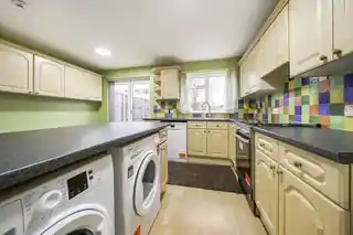 124 Sutton Court Road, photo 4