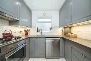 124B Drakefell Road, photo 2
