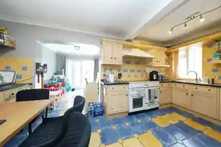 125 Adelphi Crescent, photo 3