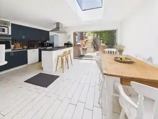125 Caterham Drive, photo 4