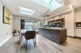 125 Connaught Gardens, photo 2