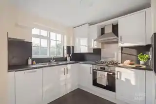 125 Hoppers Road, photo 3