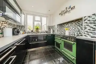 125 Raeburn Avenue, photo 3