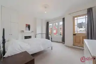 125 Rathcoole Gardens, photo 3