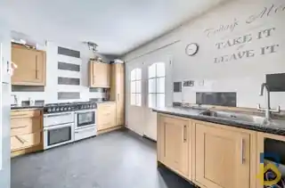126 Collier Row Lane, photo 3