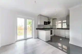 126 Eton Avenue, photo 2