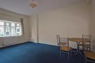 126 Godwin Road, photo 3