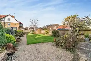 126 Headstone Lane, photo 2
