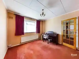 126 Uxbridge Road, photo 2