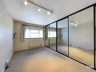 126 Uxbridge Road, photo 4