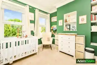 126B Friern Park, photo 4