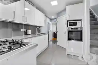 127 Clarence Street, photo 3
