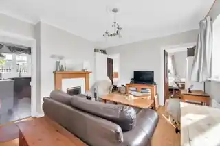 127 Granby Road, photo 2