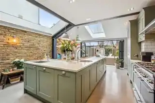 127 Hydethorpe Road, photo 2