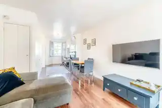 127 Sandycombe Road, photo 2