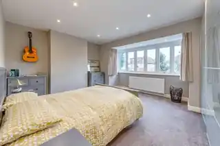 128 Bramley Road, photo 3