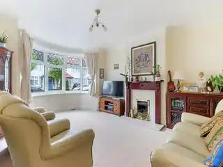 129 Fairlands Avenue, photo 3