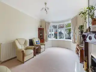 129 Fairlands Avenue, photo 4
