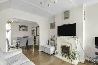129 Hounslow Road, photo 2