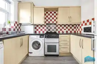 129 Lancaster Road, photo 3