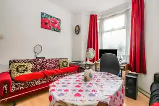 129 Plashet Road, photo 3