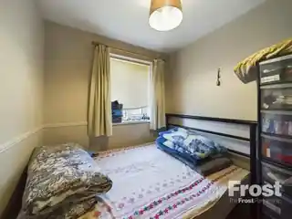 129 Redford Close, photo 3