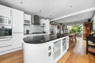 129 South Croxted Road, photo 3