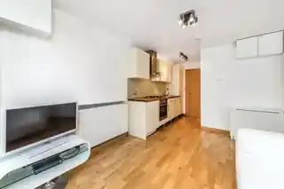 129 Whitecross Street, photo 2