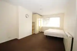 12A Woodstock Road, photo 3