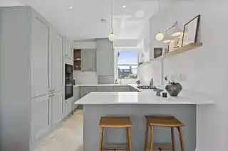 12B Herbert Gardens, photo 3