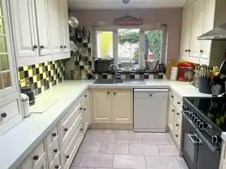 13 Alexandra Road, photo 3