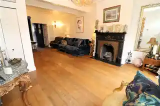 13 Alexandra Road, photo 4