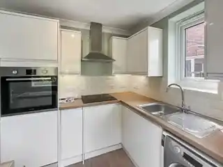 13 Amberley Court, photo 2