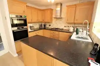 13 Austen Road, photo 2