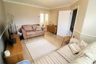 13 Austen Road, photo 3