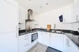 13 Austen Road, photo 2