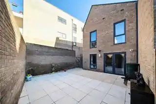 13 Austen Road, photo 4
