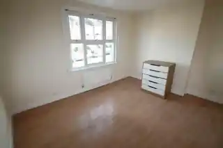 13 Basildon Road, photo 2