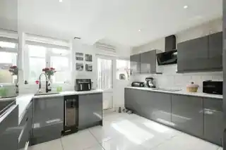13 Buckingham Avenue, photo 3